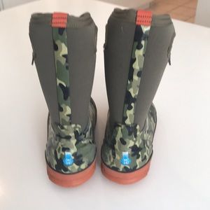 Boys Bogs Waterproof size 4